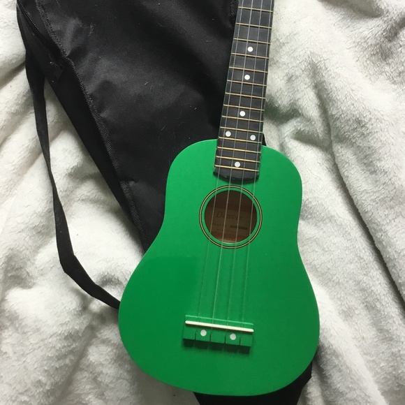 Green Ukulele - Picture 1 of 1